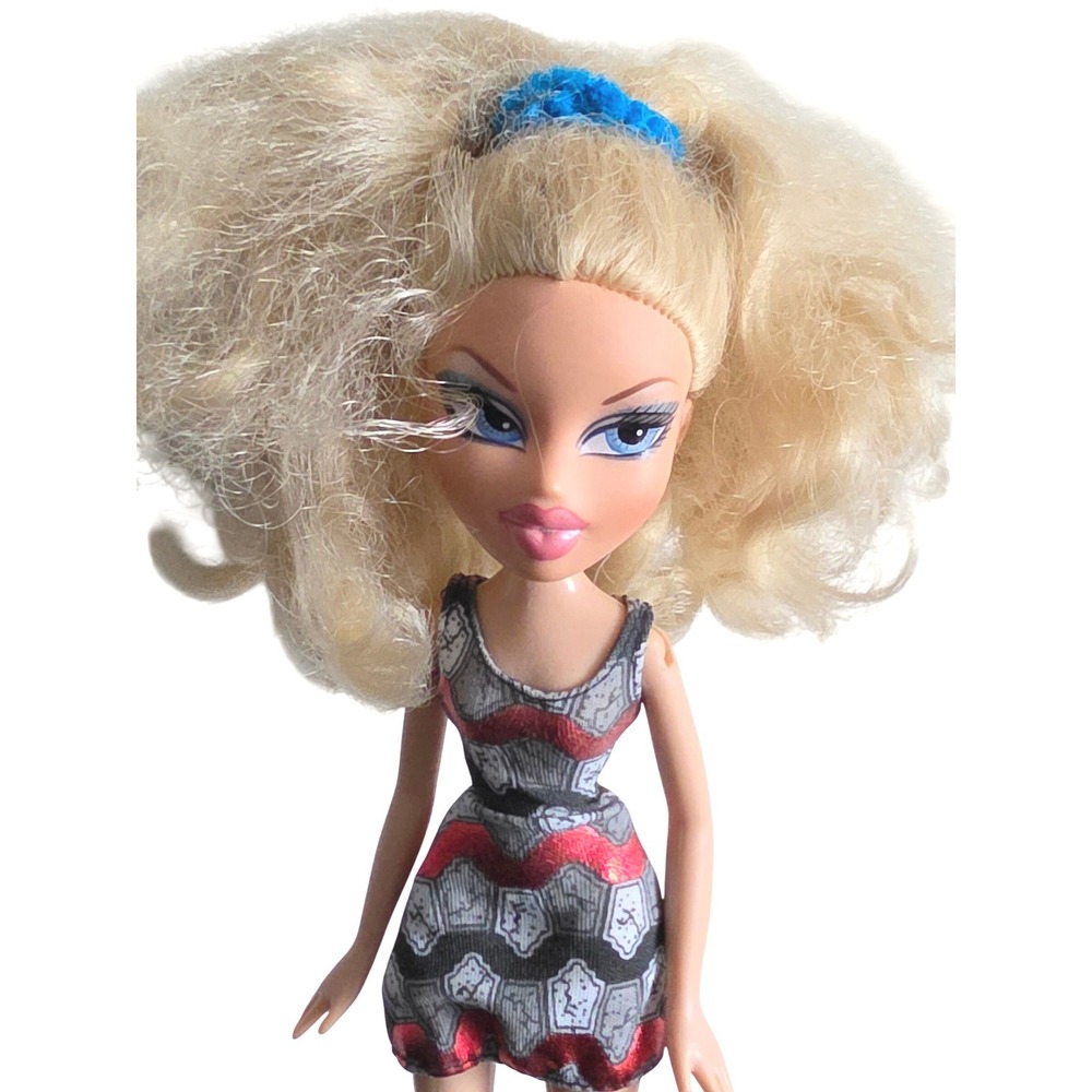 MGA Bratz Cloe Doll Blonde Pigtails Geometric Dress Grey Boots Y2K Fashion